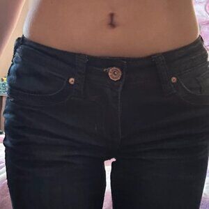 Dark washed, blue, low rise Hydraulic jeans with bootcut bottoms